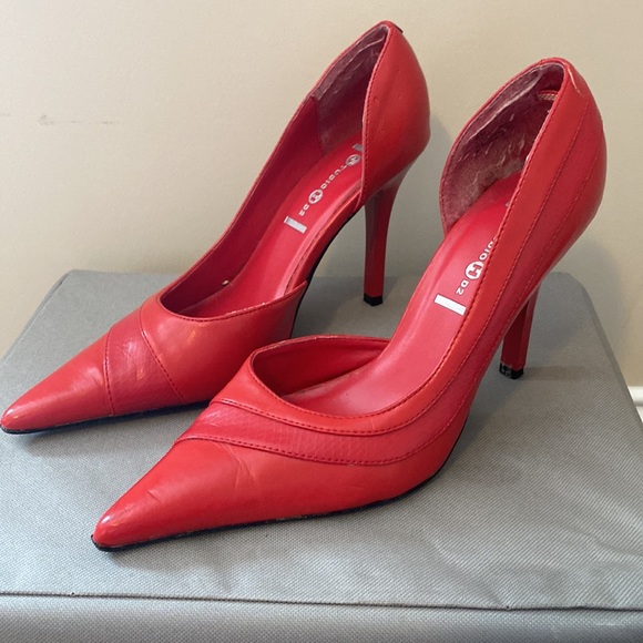 Studio H Red Pointy Toe Heels - Picture 4 of 7